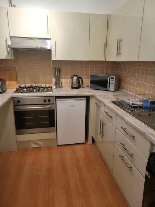 Apartament Charming 1-Bed Retreat In Dudley Royal Tunbridge Wells Zewnętrze zdjęcie